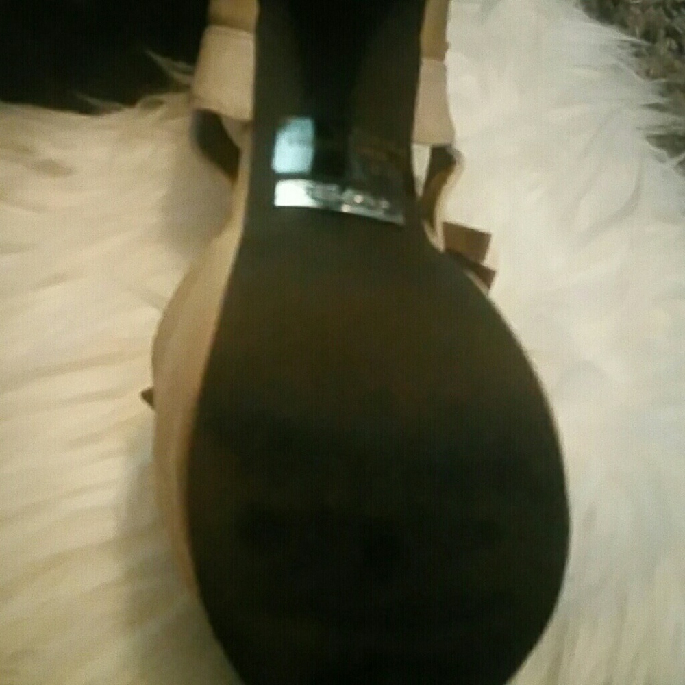Heels - Picture 2 of 2